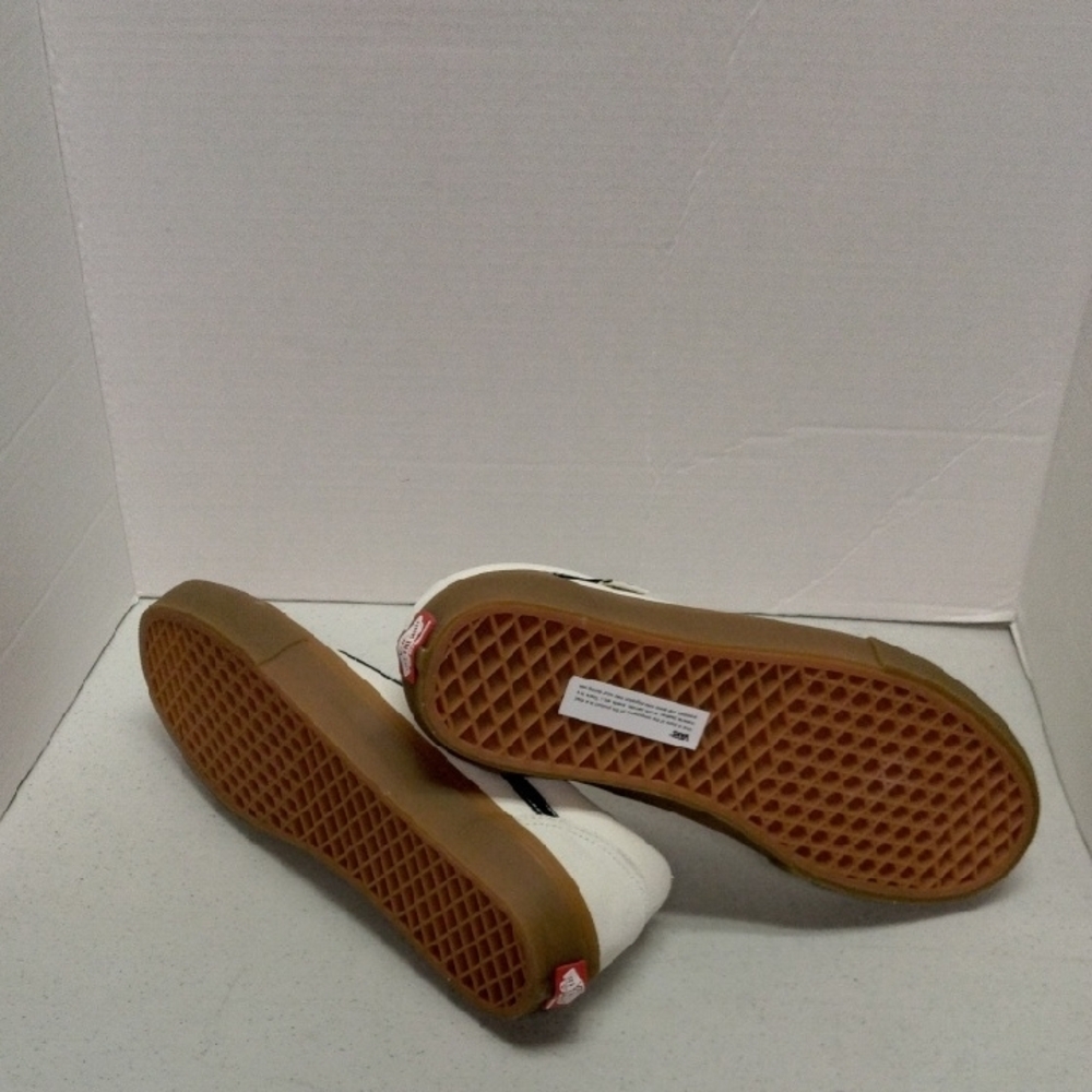 Vans Old Skool Pro In White and gum Outsoles - Picture 5 of 8